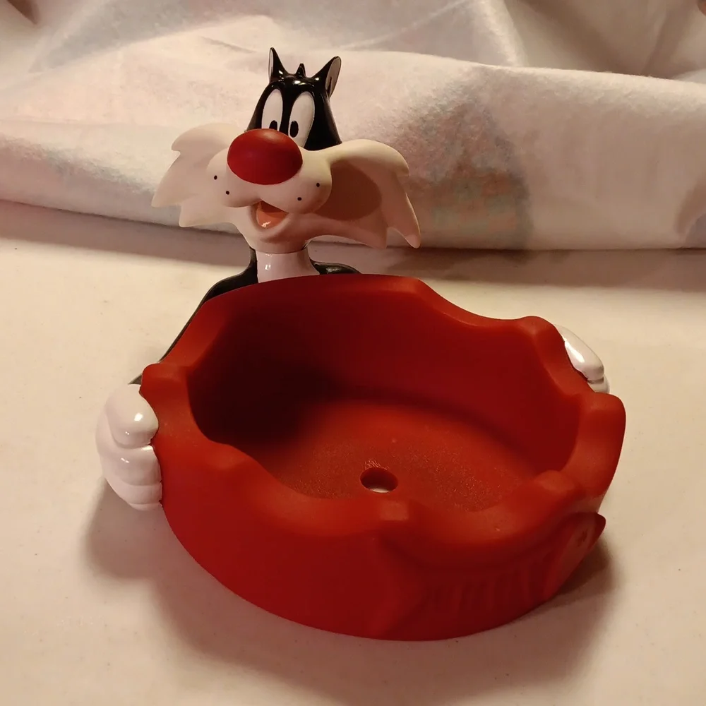 Looney Tunes Sylvester cat bowl holder.